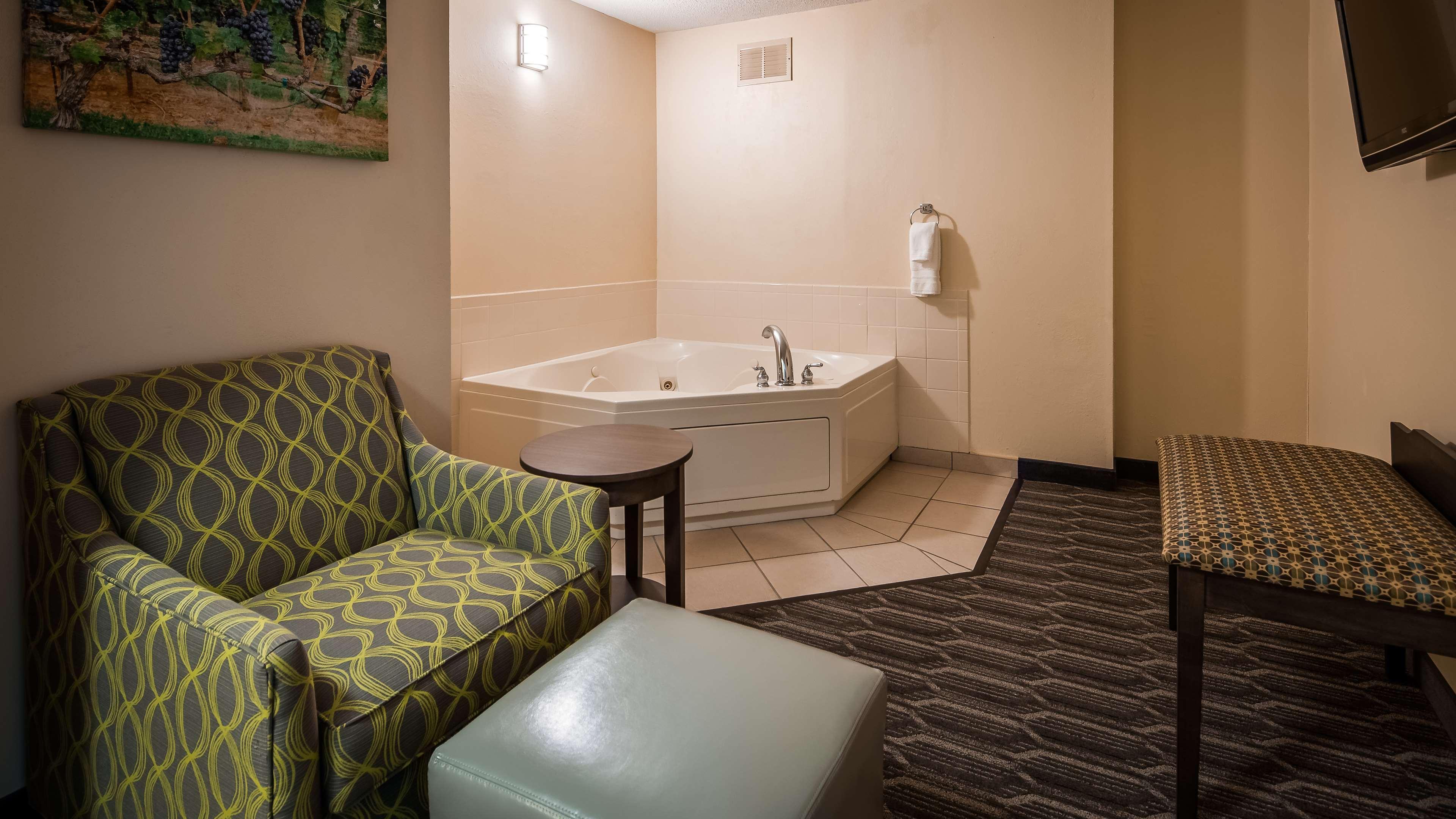 Best Western Plus Yadkin Valley Inn & Suites Jonesville Eksteriør bilde
