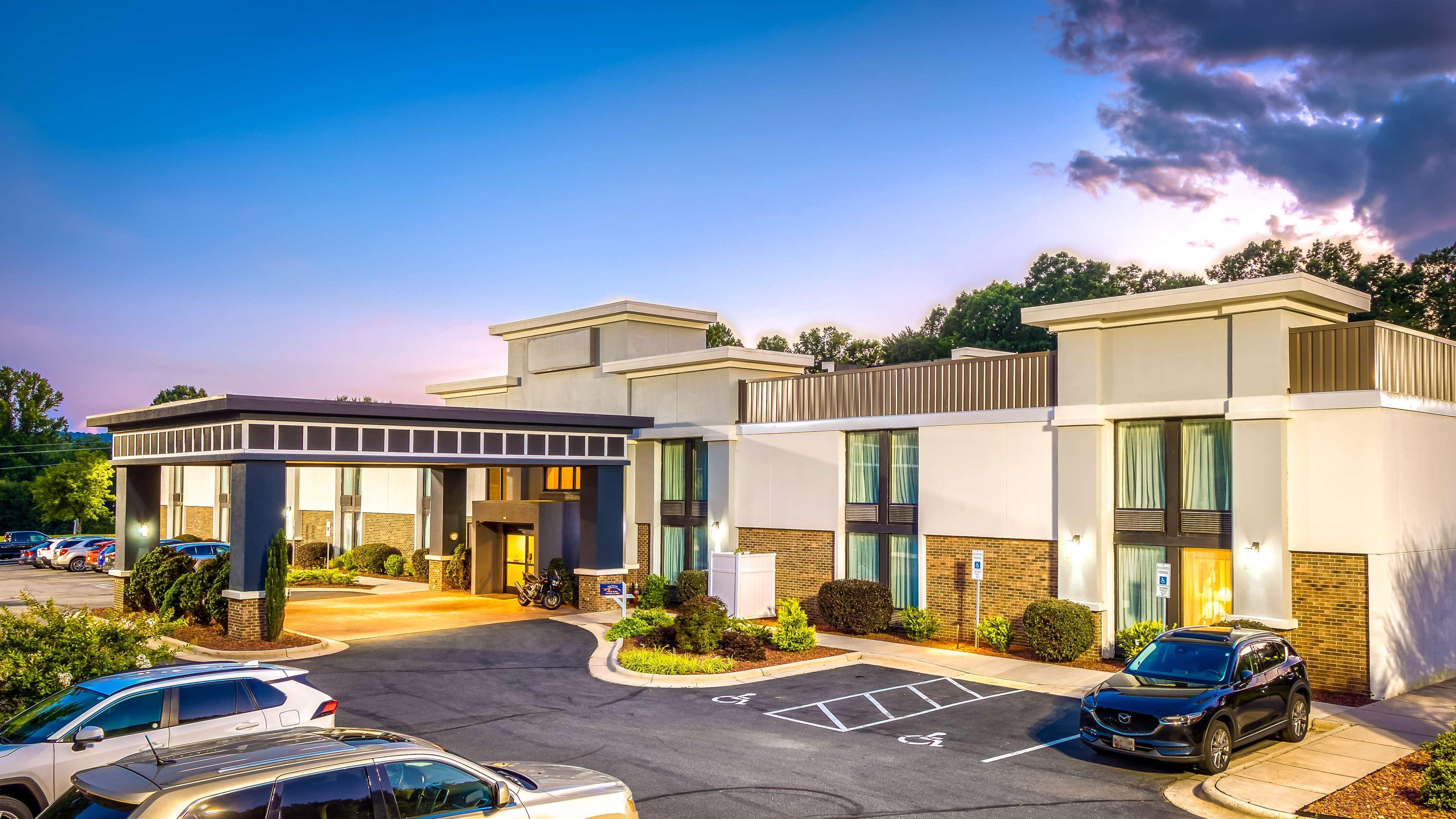 Best Western Plus Yadkin Valley Inn & Suites Jonesville Eksteriør bilde