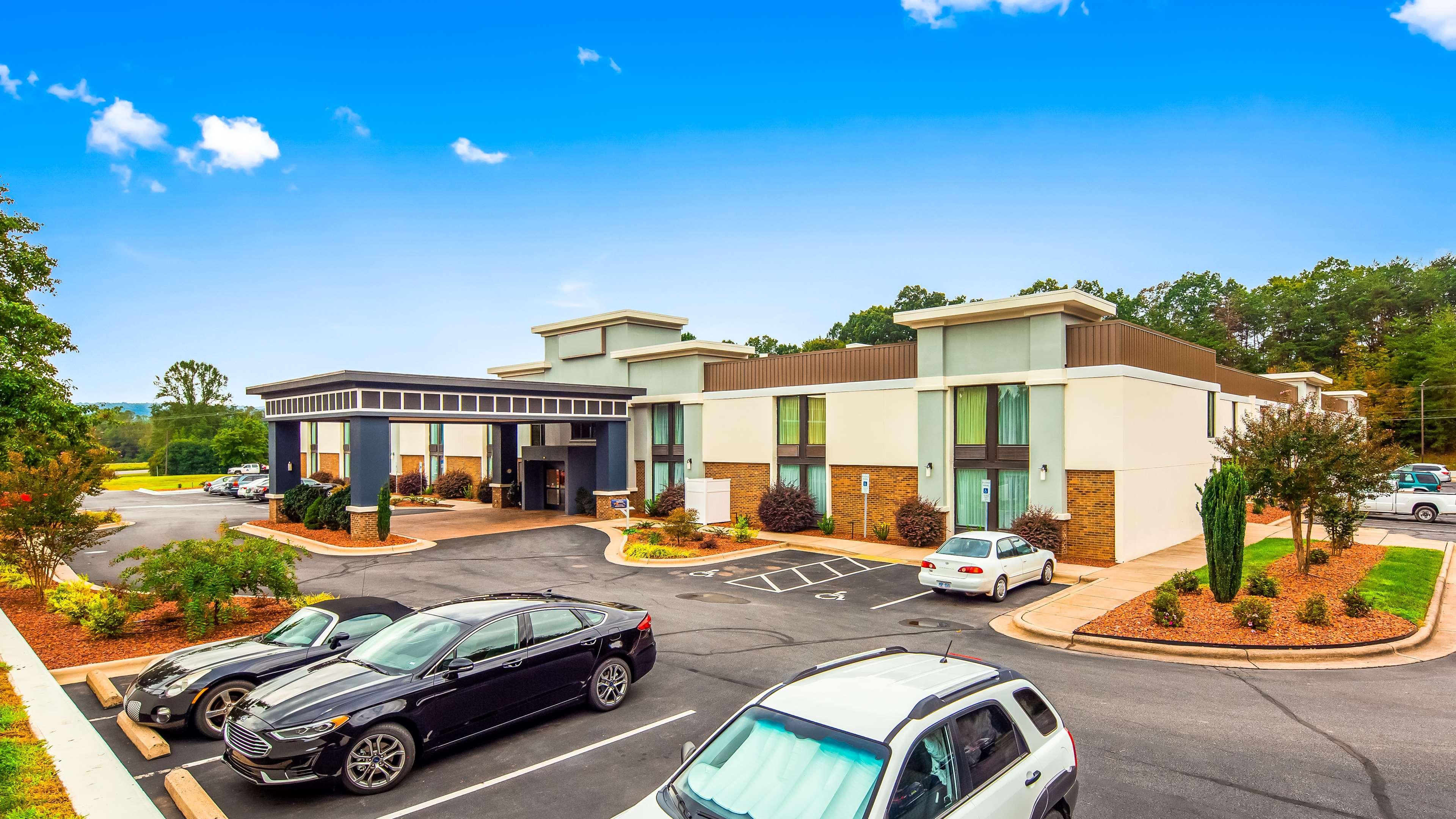 Best Western Plus Yadkin Valley Inn & Suites Jonesville Eksteriør bilde