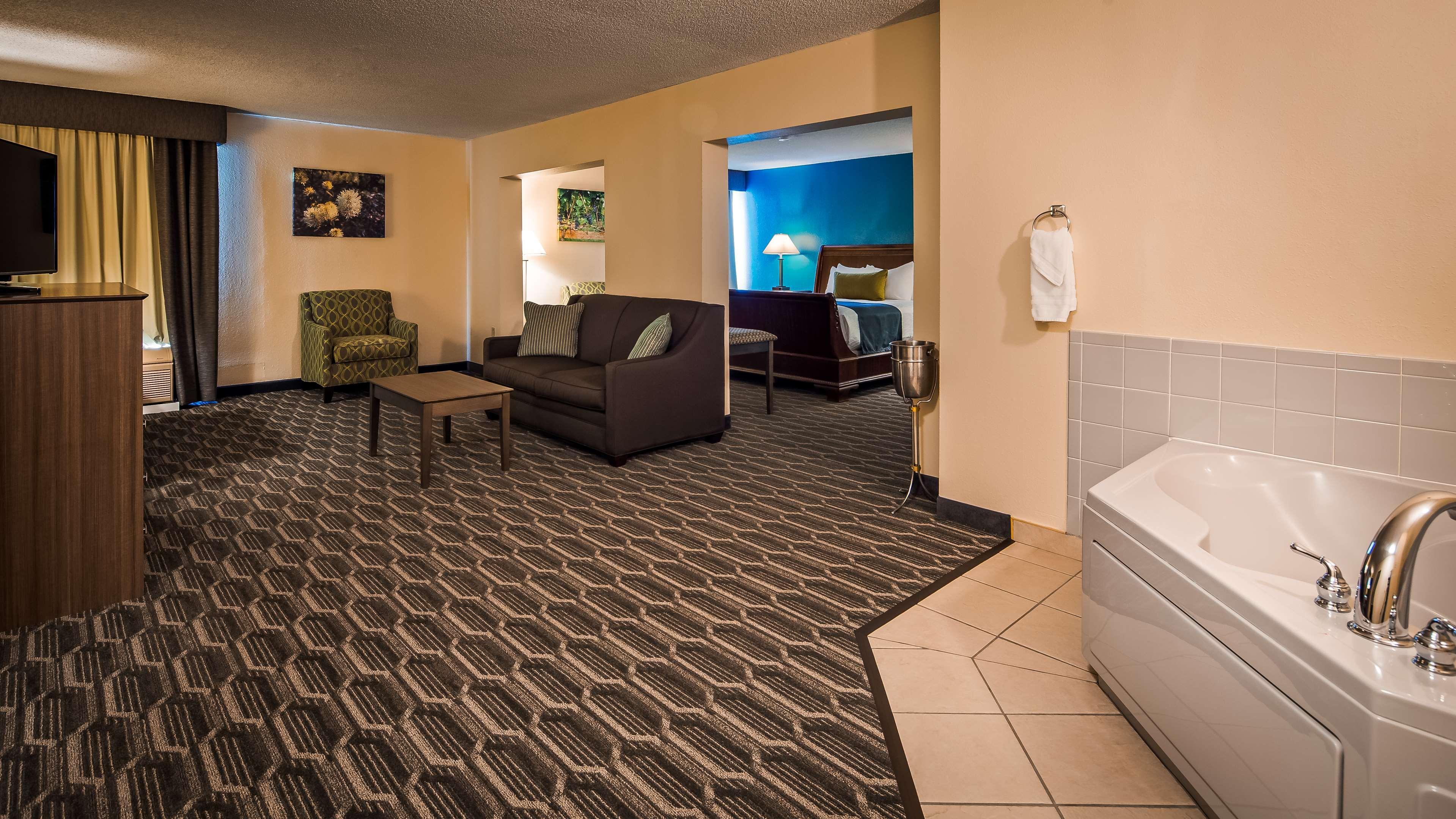 Best Western Plus Yadkin Valley Inn & Suites Jonesville Eksteriør bilde