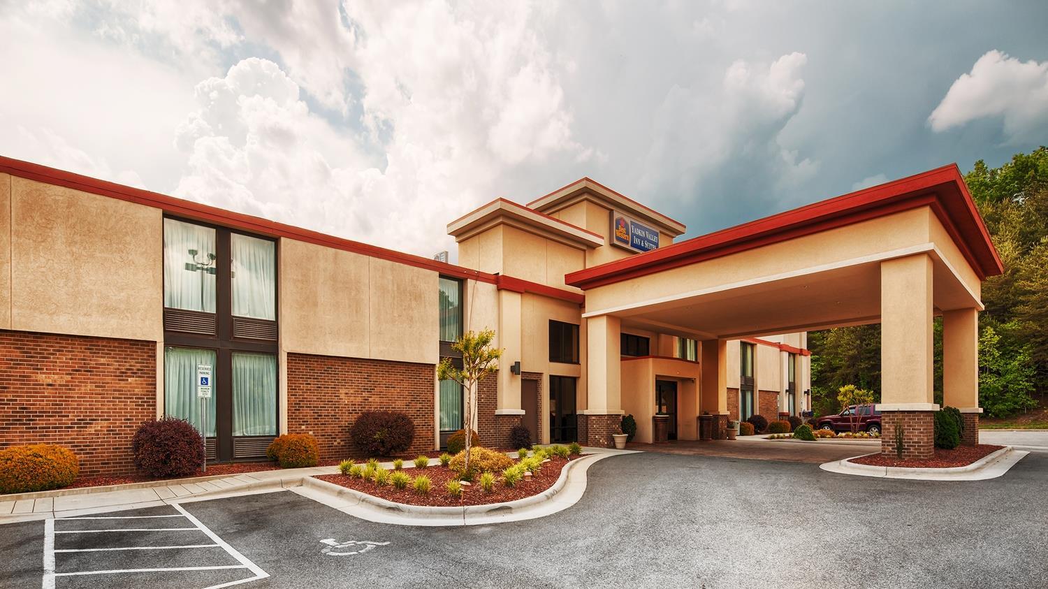 Best Western Plus Yadkin Valley Inn & Suites Jonesville Eksteriør bilde
