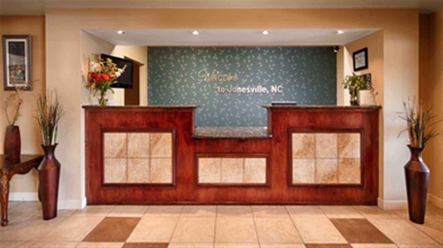 Best Western Plus Yadkin Valley Inn & Suites Jonesville Eksteriør bilde