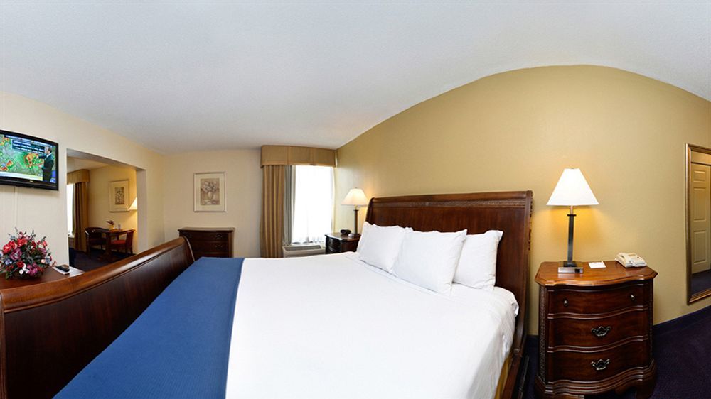 Best Western Plus Yadkin Valley Inn & Suites Jonesville Eksteriør bilde