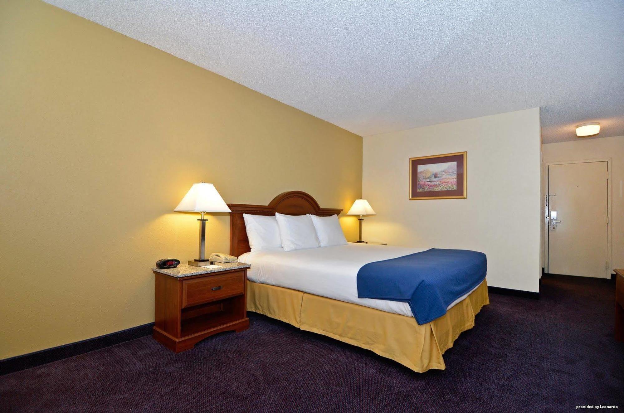 Best Western Plus Yadkin Valley Inn & Suites Jonesville Rom bilde